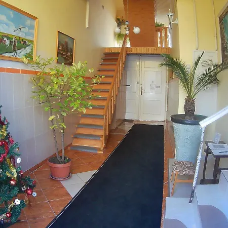 Szlavi Apartment *